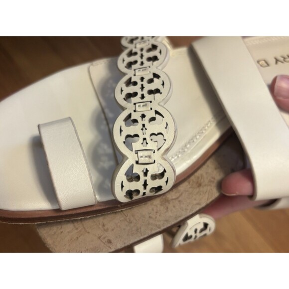 Tory Burch Tiny Miller Toe Ring Leather Sandal Ivory White Size 8.5 Logo - Picture 12 of 16